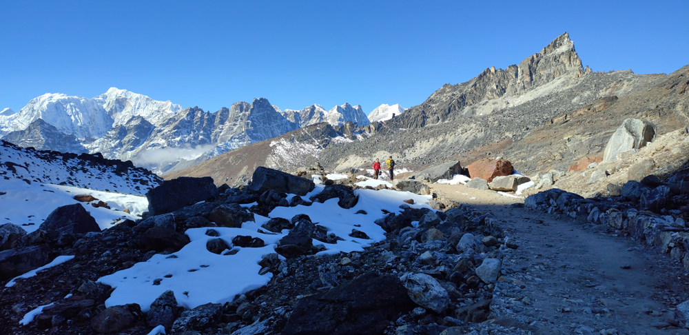 Scenic mountain trail on the Everest Three Passes Trek with panoramic Himalayan views