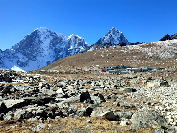 Everest base camp trek trai through the hills and mountains.