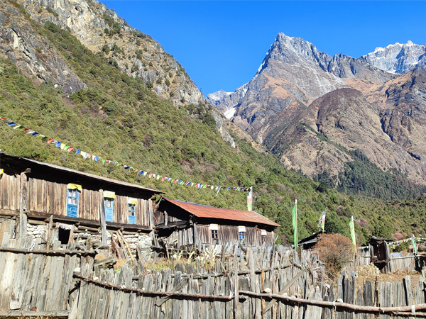 Lumba Sumba Pass Trek Highlights