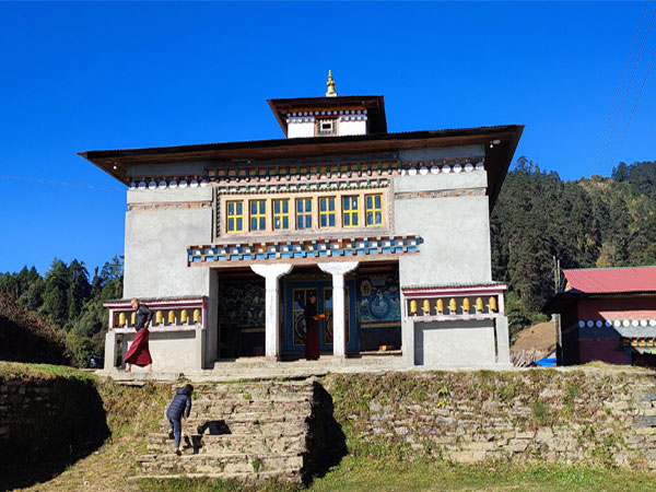 Panoramic Himalayan view on the Pikey Peak trek route