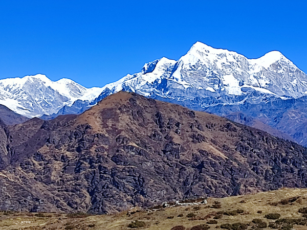 Rolling hills with Himalayan skyline view – Pikey Peak Trek