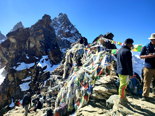 Trekkers standing on Renjo La Pass